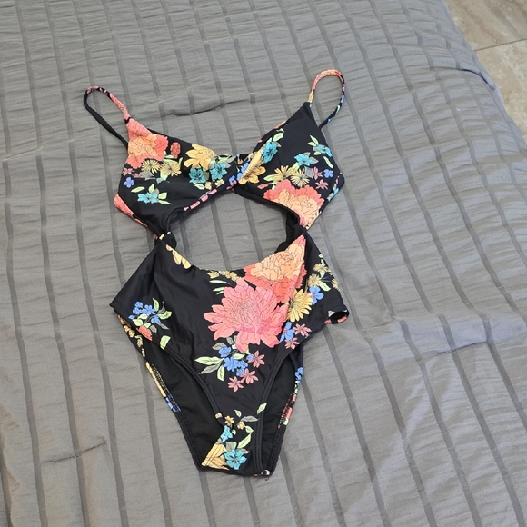 O'Neill Other - O'Neill Black and Yellow Floral Swimsuit Xs Nwt